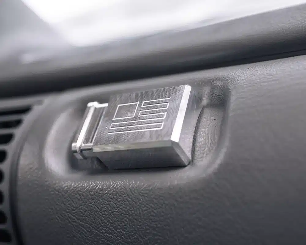 Billet-Glove-Box-Button-for-Chevy-OBS-1995-99 6