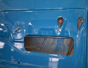 67-72-billet-door-handle-installation-1