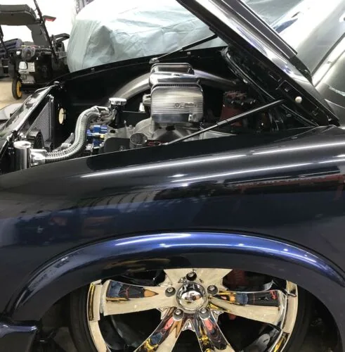 9404 hood strut kit installed on blue chevy truck