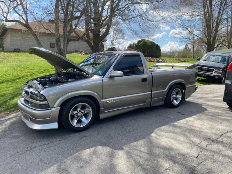 9404 hood strut kit installed on pewter chevy truck