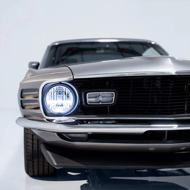 7 inch LED headlight with white position light bar, mounting ring detail