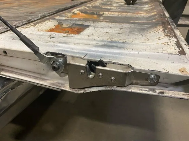 Tailgate Latch Kit - 76-87 GMC/Chevy Truck