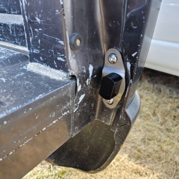 tailgate-trunnions-for-1988-1998-gmc-chevy-OBS-Trucks-installed