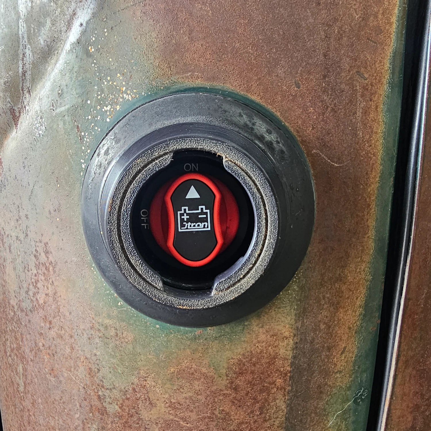 Kill switch port hardware for classic Chevy GMC trucks